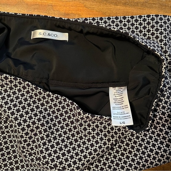 S.C. & Co. Navy & White Geometric Print Sport Skirt with Built-In Shorts, Size L - Picture 9 of 11